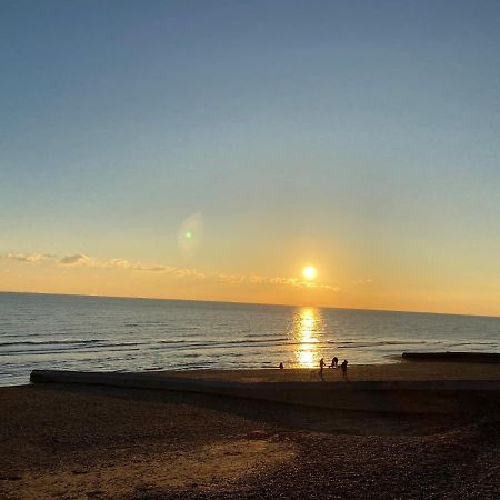 The Windsor Apartment By Gge, Brighton Beach, Sleeps 4 Экстерьер фото