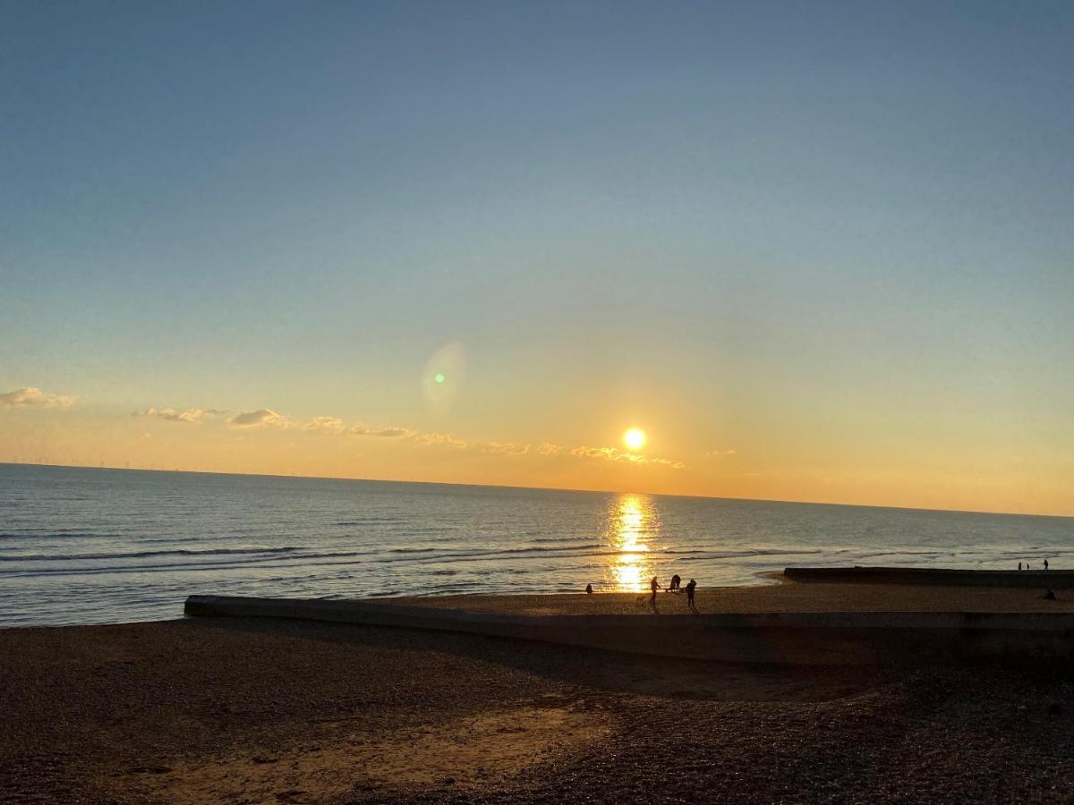 The Windsor Apartment By Gge, Brighton Beach, Sleeps 4 Экстерьер фото